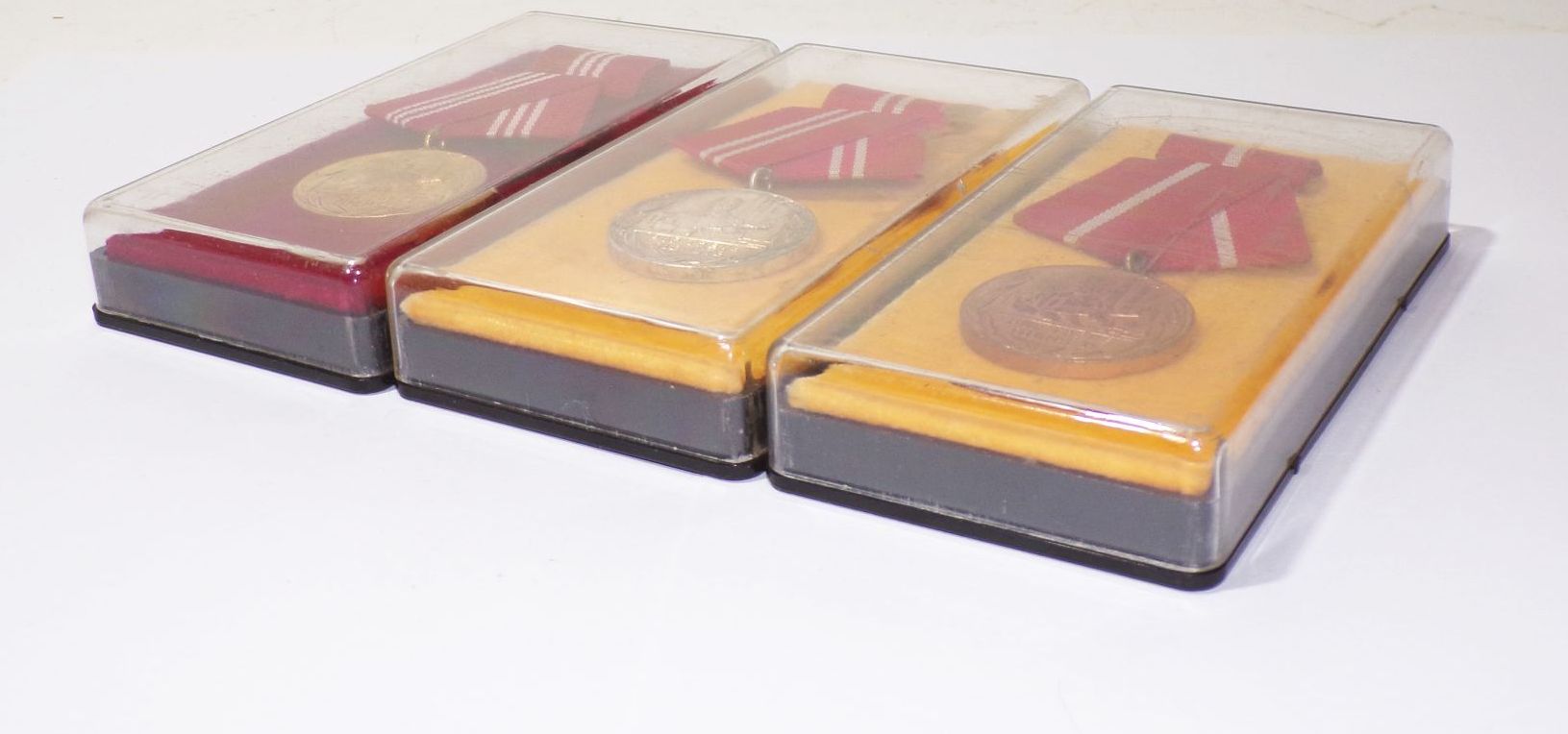 DDR Abzeichen Für treue Dienste Kampfgruppe 3 Stufen 