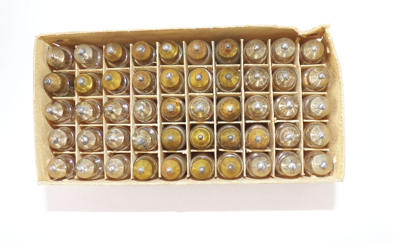 Alte Radio Sofitten 50 Stück 6,3 Volt 0,3 Ampere DDR OVP Alte Radio Sofitten 50 Stück 6,3 Volt 0,3 Ampere DDR OVP